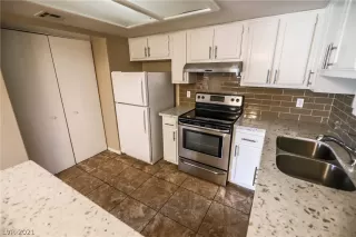 Photo #5: 2343340 Listing 