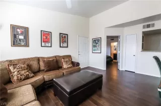 Photo #6: 2343352 Listing