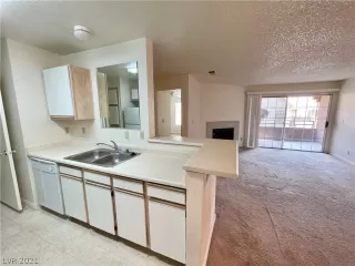 Photo #4: 2343408 Listing