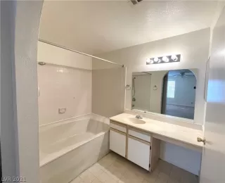 Photo #6: 2343408 Listing