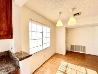 Photo #4: 2343466 Listing 