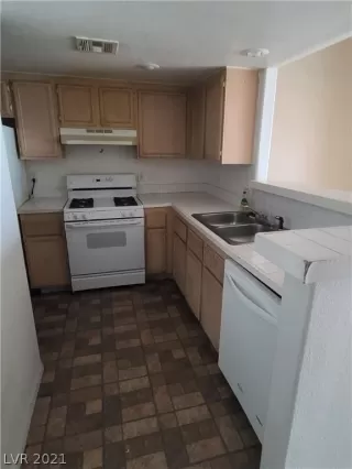 Photo #5: 2343482 Listing 