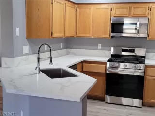 Photo #6: 2343510 Listing