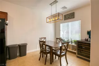 Photo #4: 2343523 Listing