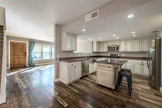 Photo #2: 2343526 Listing