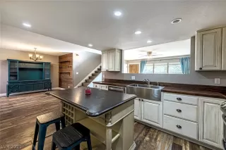 Photo #3: 2343526 Listing