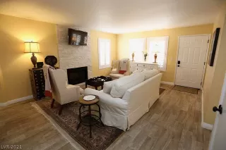 Photo #5: 2343564 Listing 