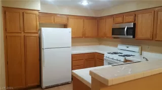 Photo #6: 2343618 Listing