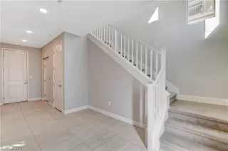 Photo #5: 2343708 Listing