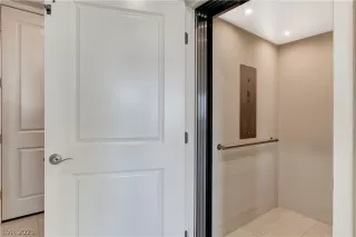 Photo #6: 2343708 Listing