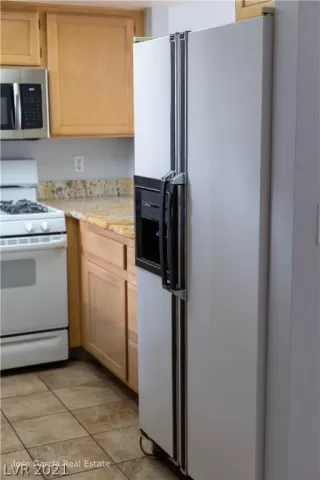 Photo #4: 2343778 Listing