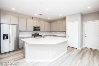 Photo #1: 2343790 Listing 