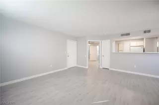 Photo #5: 2343818 Listing 