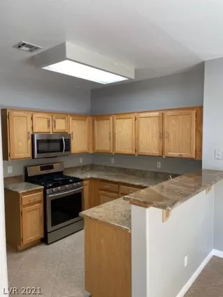 Photo #3: 2343833 Listing