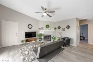 Photo #6: 2343839 Listing