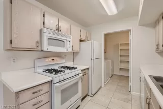 Photo #5: 2343852 Listing