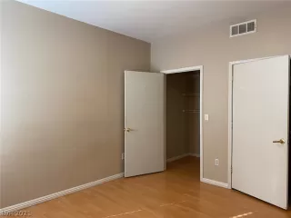 Photo #6: 2343854 Listing