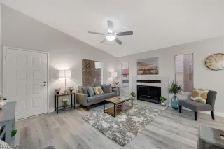 Photo #4: 2343857 Listing