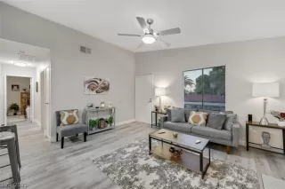 Photo #5: 2343857 Listing