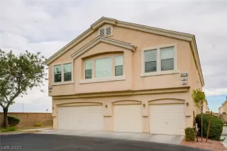 Photo #1: 2343903 Listing