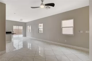 Photo #5: 2343903 Listing