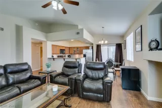 Photo #4: 2343906 Listing