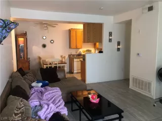 Photo #5: 2343913 Listing