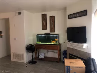 Photo #6: 2343913 Listing