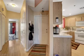 Photo #4: 2343918 Listing