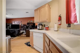 Photo #6: 2343918 Listing