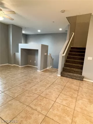 Photo #5: 2343941 Listing 