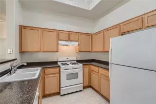 Photo #4: 2343949 Listing