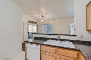 Photo #5: 2343949 Listing