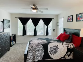 Photo #4: 2343987 Listing