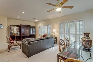 Photo #4: 2343996 Listing