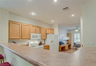 Photo #6: 2343996 Listing