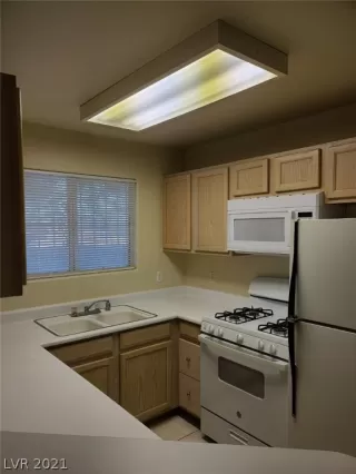 Photo #4: 2343998 Listing