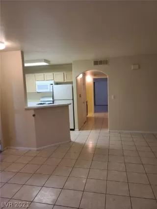 Photo #5: 2343998 Listing