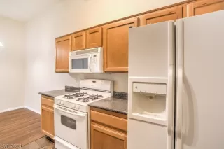 Photo #4: 2344010 Listing