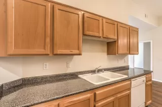 Photo #5: 2344010 Listing