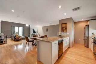 Photo #6: 2344032 Listing