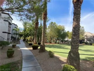 Photo #6: 2344058 Listing