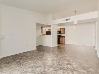 Photo #3: 2344079 Listing