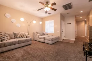 Photo #3: 2344106 Listing