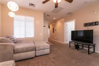 Photo #4: 2344106 Listing