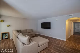 Photo #5: 2344110 Listing 