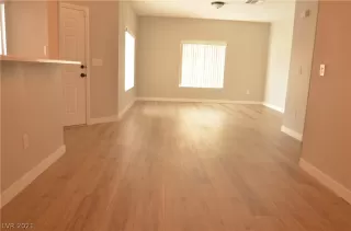 Photo #2: 2344149 Listing