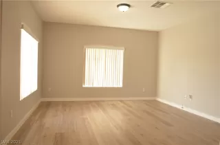 Photo #3: 2344149 Listing