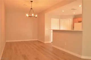 Photo #4: 2344149 Listing