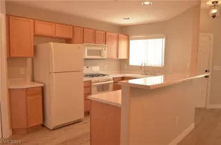 Photo #5: 2344149 Listing